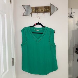 41 Hawthorn Green V-Neck Tank Top Size Medium